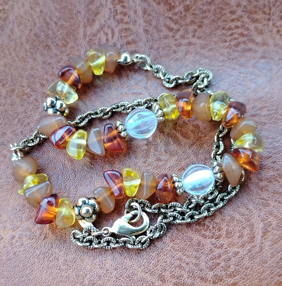 AVON Elegant Amber Of Vary Tones & Beads On Chain Necklace Chocker Gold Accents